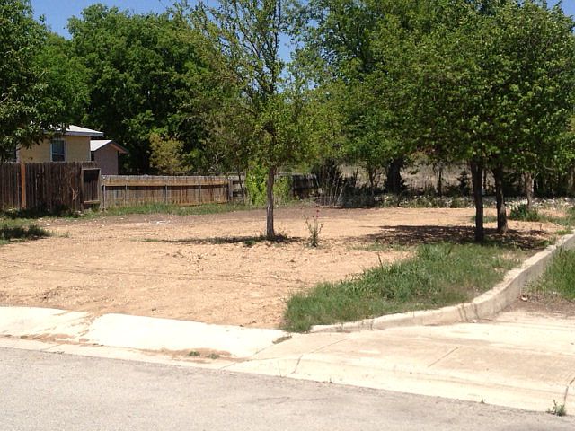 1st image of 416 Burleson Blvd