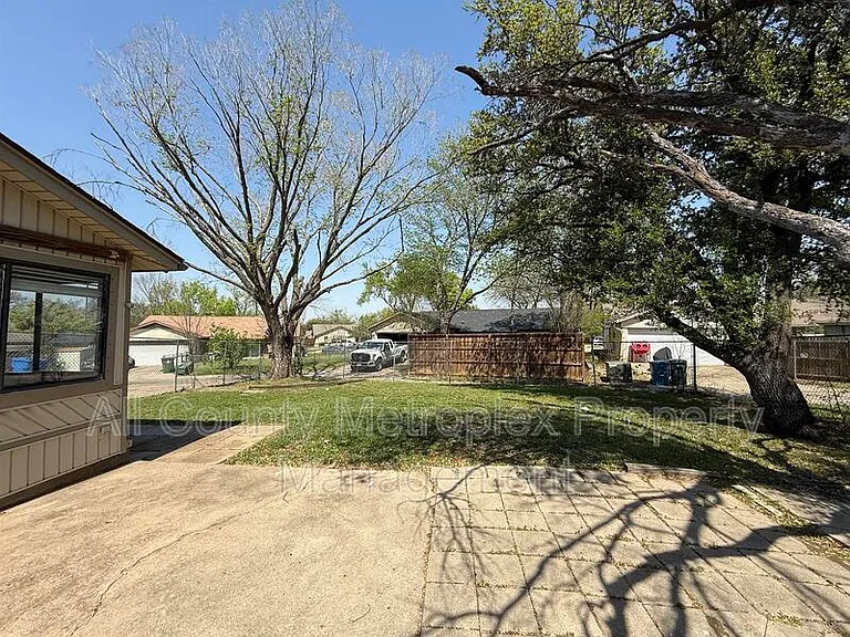 2107 Rockwood Dr — Photo 9