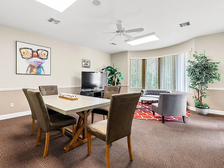 Bella Vista Apartments — Photo 45