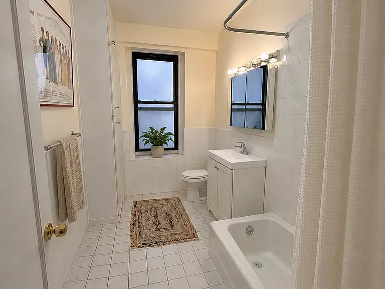 250 Riverside Dr #74A — Photo 1