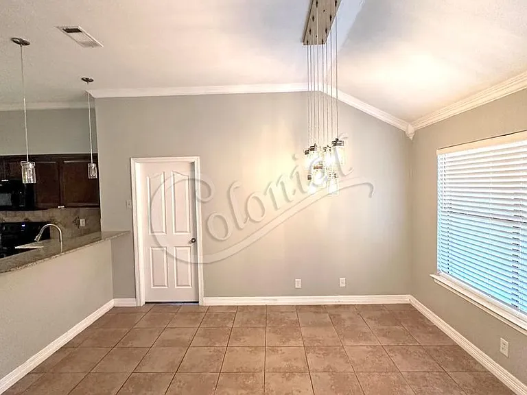 5010 James Loop — Photo 4