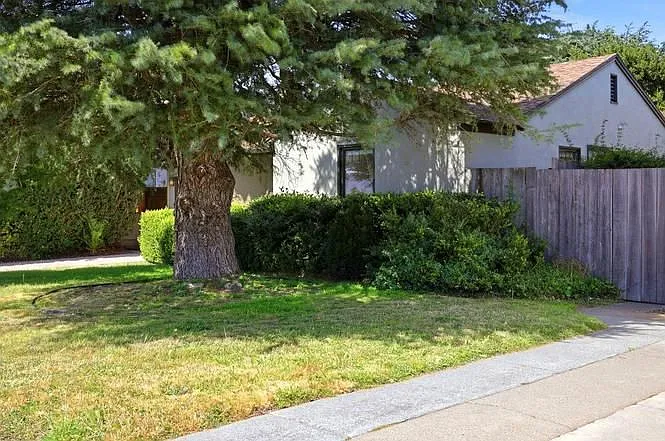 780 Acacia Ave — Photo 7