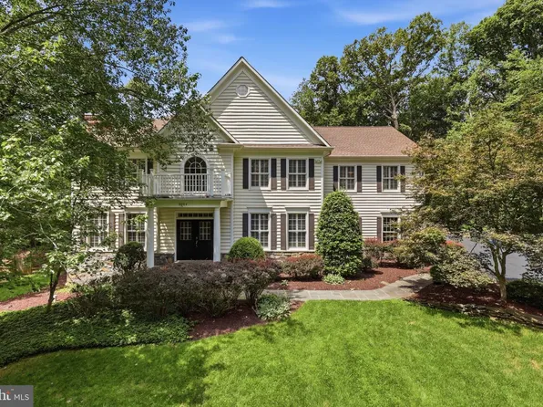 9704 Mill Run Dr, Great Falls, VA 22066