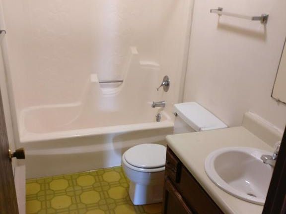 4th image of 6 Village Dr APT 2