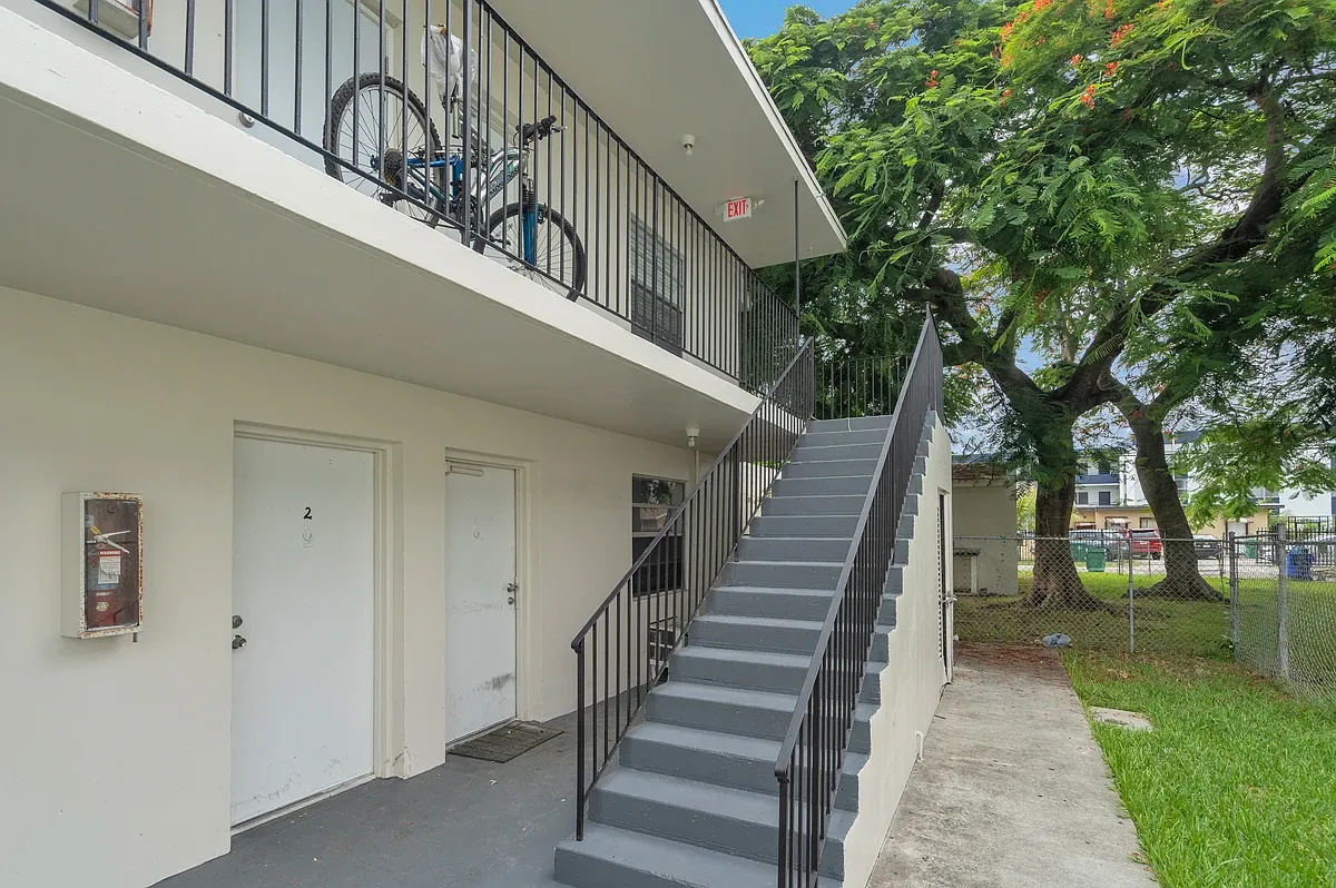 Studio, 550 sqft, $1,300 — Photo 2