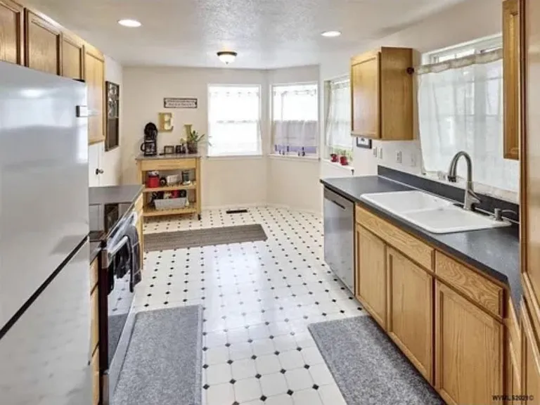 1307 Aqua St SE — Photo 8
