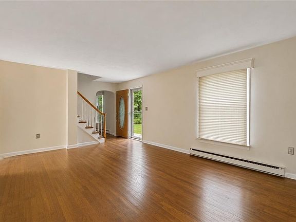 4th image of 100 Stony Ln