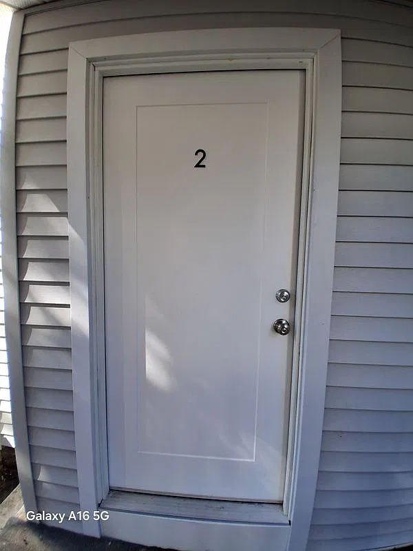 3 bed, 1.0 bath, 2200 sqft, $2,500 — Photo 4