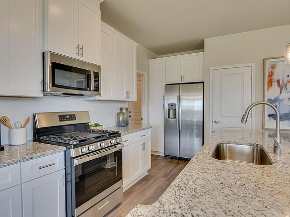 4th image of 739 Tess St