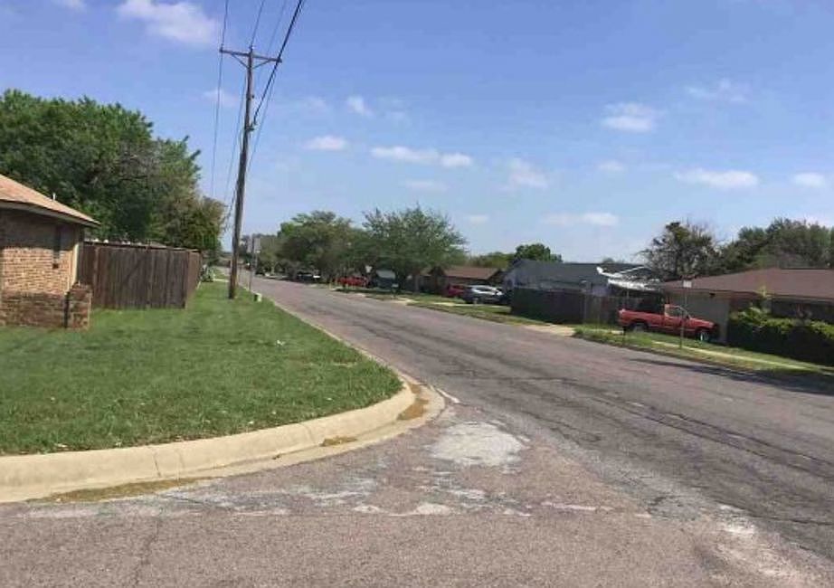 Exterior Neighborhood (street photo)