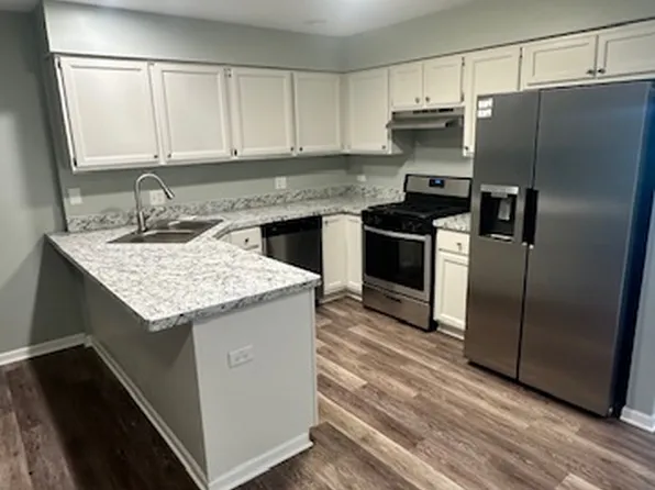 100 N Atkinson Rd APT H, Grayslake, IL 60030