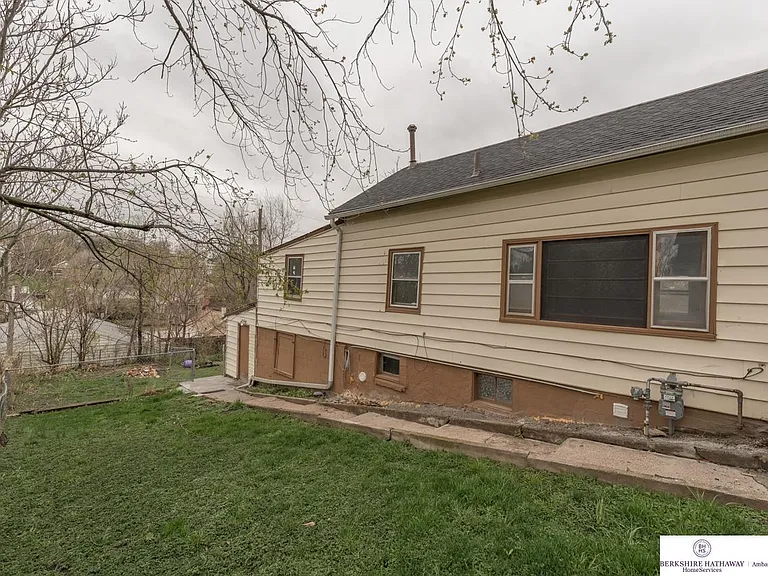 1912 S 12th St — Photo 15