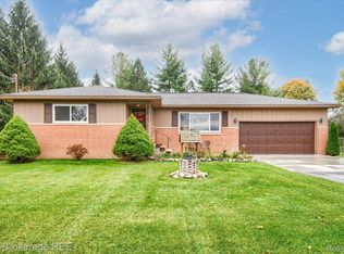 6504 Nightingale Dr, Flint, MI 48506