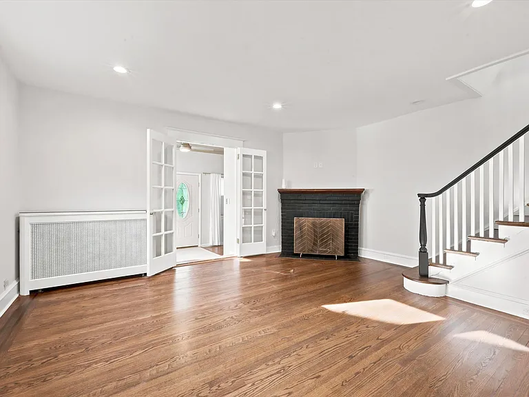 204 Harding Ave — Photo 3