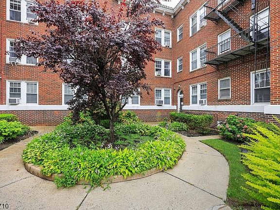 3rd image of 2 Altamont Ct BLDG 2 #7
