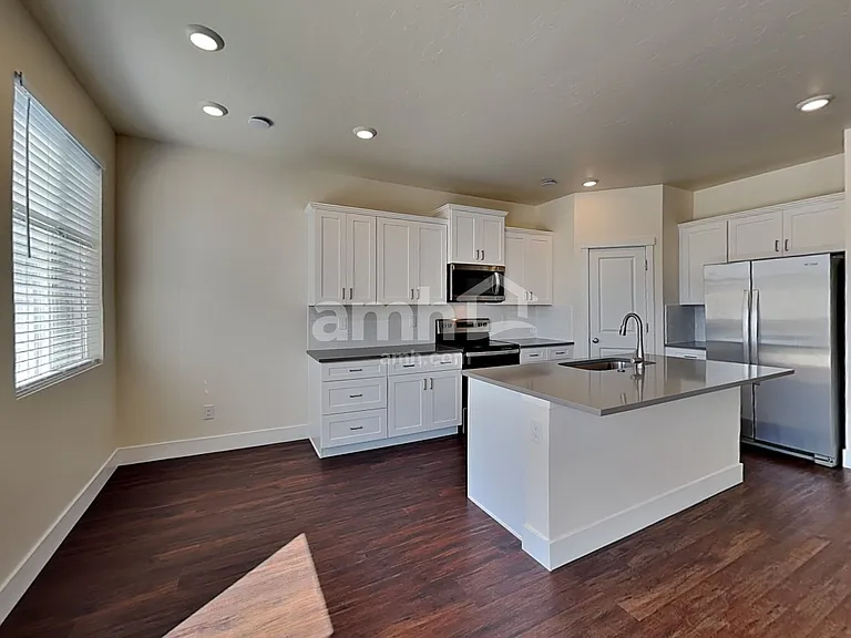 1461 W Afton St — Photo 3