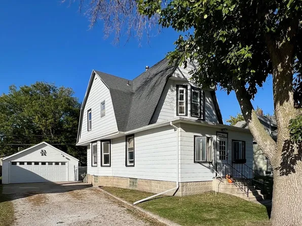 711 Central Ave E, Clarion, IA 50525