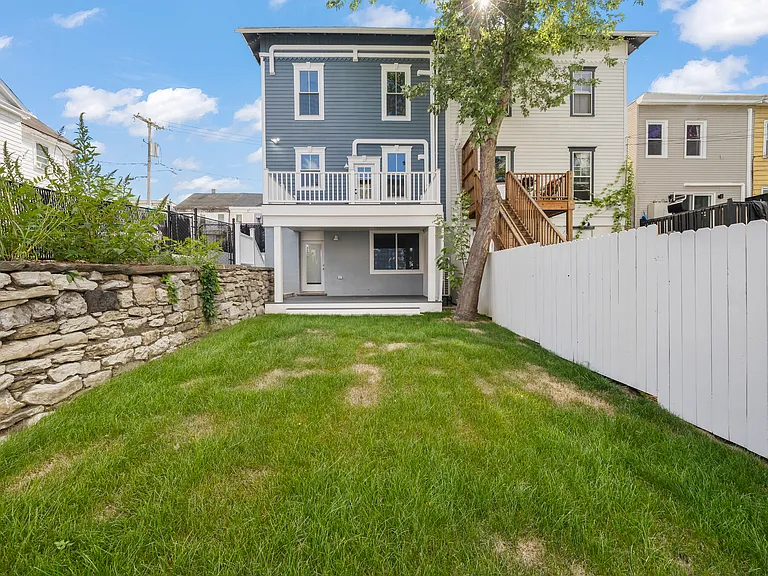 526 State St — Photo 3