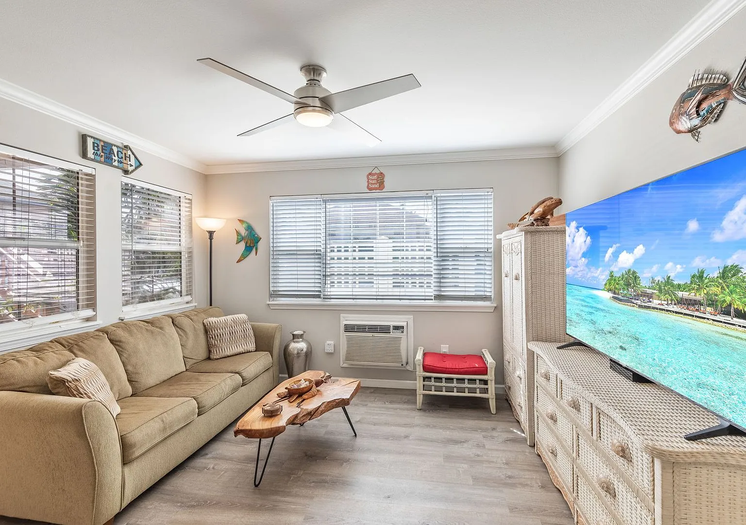 Fully furnished 2 bedroom, 2 bath at Villas at Kenolio — Photo 2