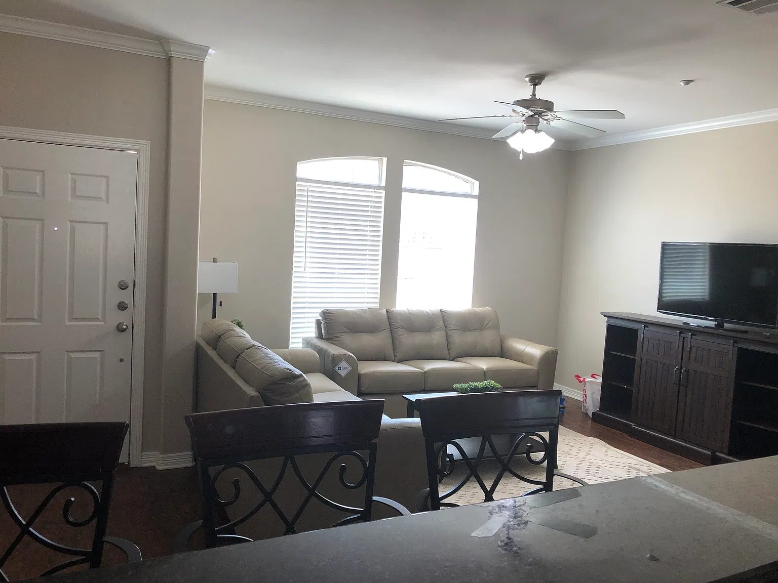 4 bed, 4.5 bath, 1857 sqft, $2,500 — Photo 4