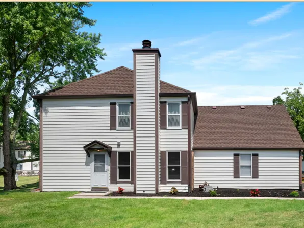 2651 Country Oaks Ct, Aurora, IL 60502