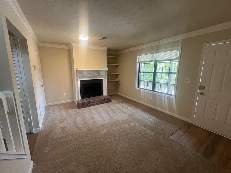 3260 Highpoint Ct — Photo 2