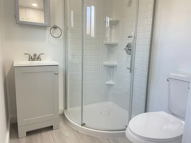 4594 Gardena Dr — Photo 9