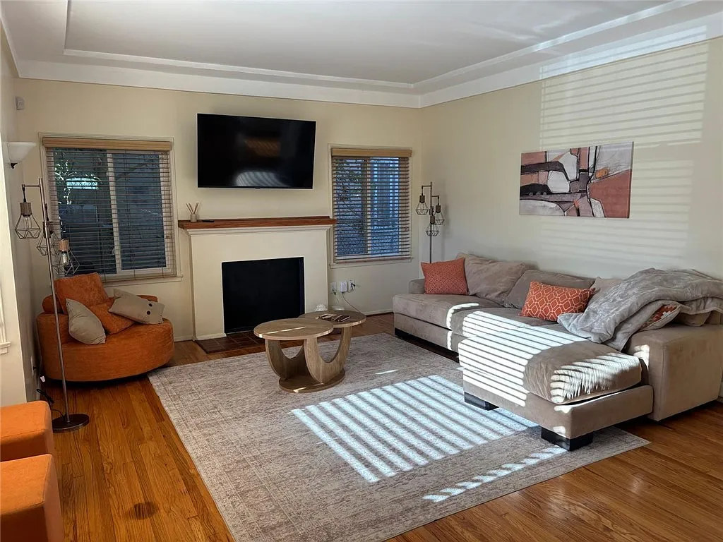 2 bed, 1300 sqft, $3,500 — Photo 4