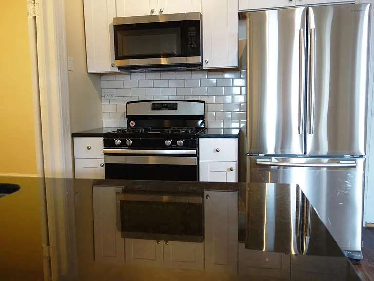 1651 W 19th St #3 — Photo 5