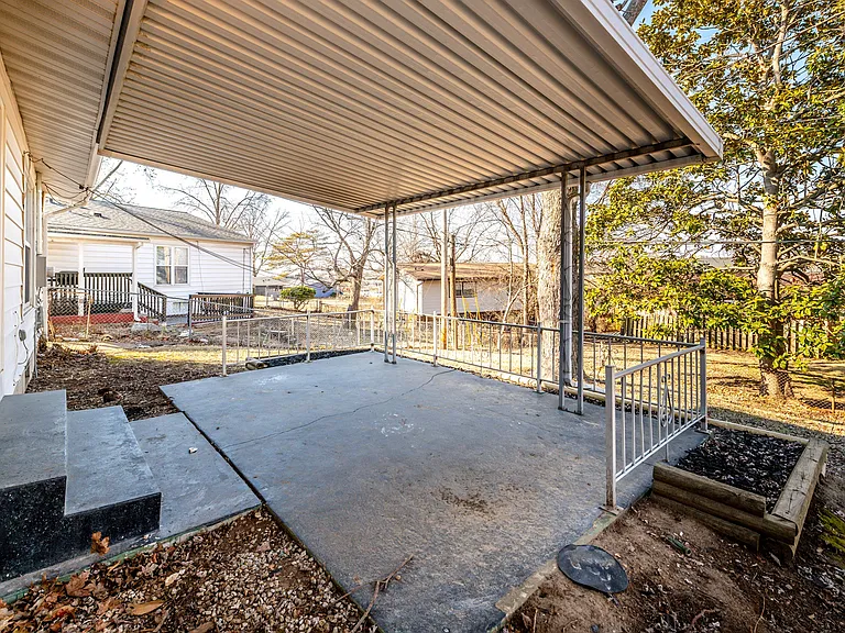 8435 Bridle Spur Dr — Photo 47