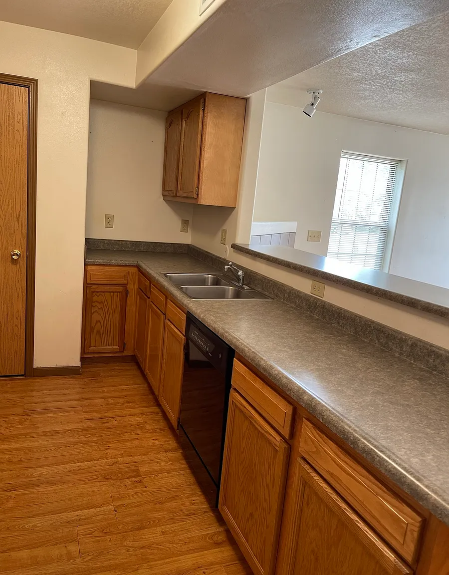 4 bed, 2.5 bath, $2,199 — Photo 3