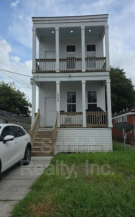 1922B Industry St