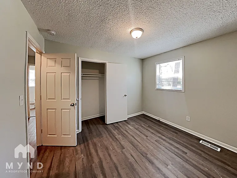 5924 Sutton Dr — Photo 10