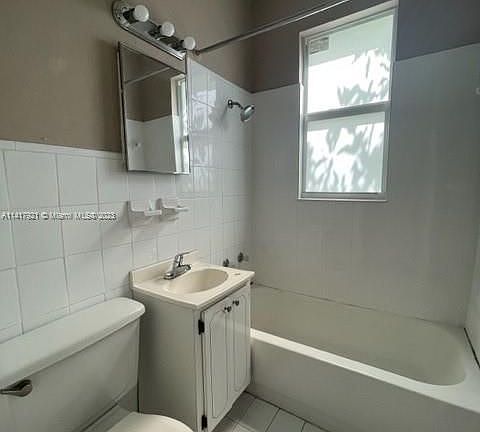 5th image of 344 Mendoza Ave APT 2