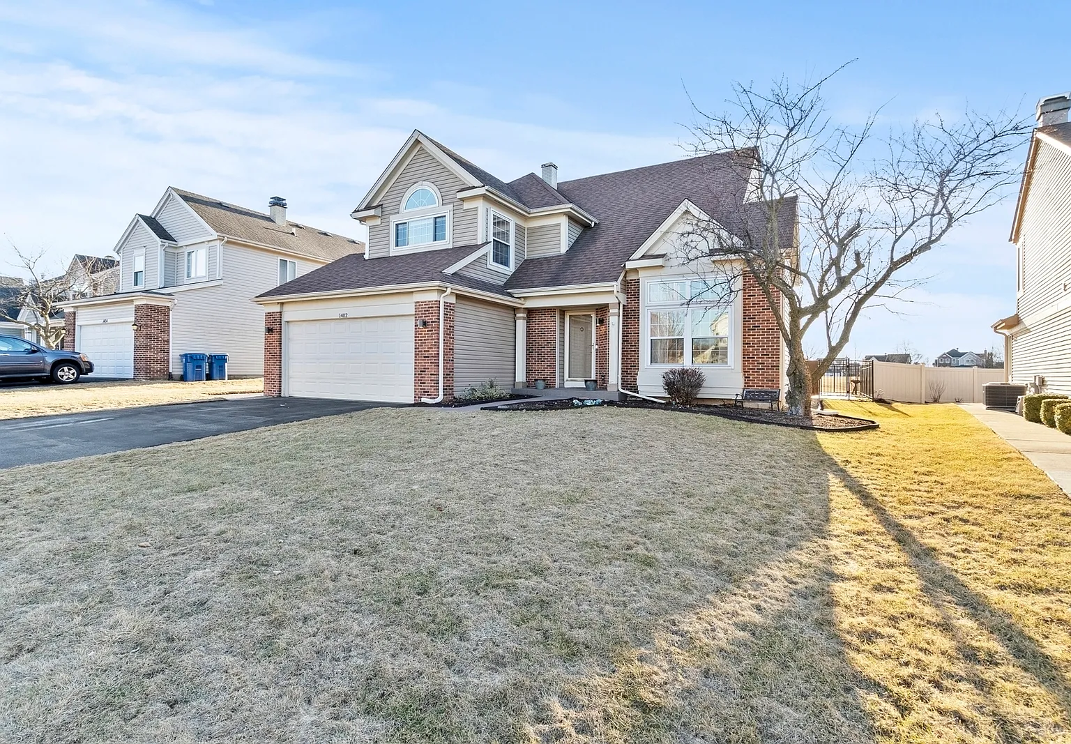 1402 Beaumont Cir photo 1