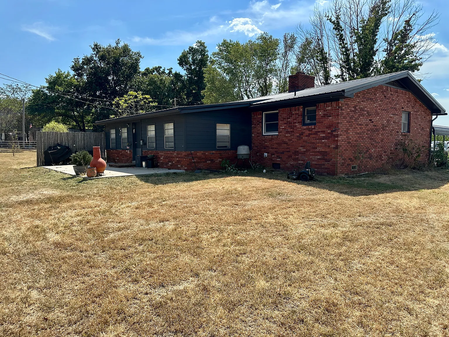 3 bed, 2020 sqft, $2,200 — Photo 3