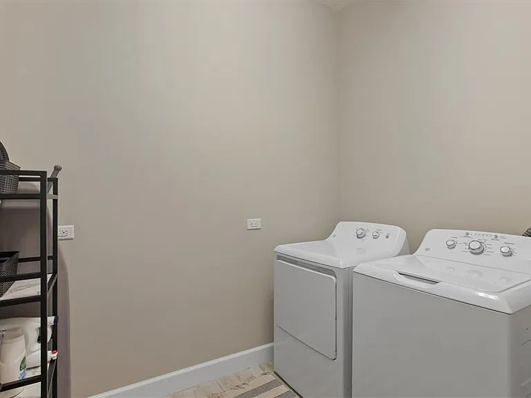 1905 Tulip Dr — Photo 33