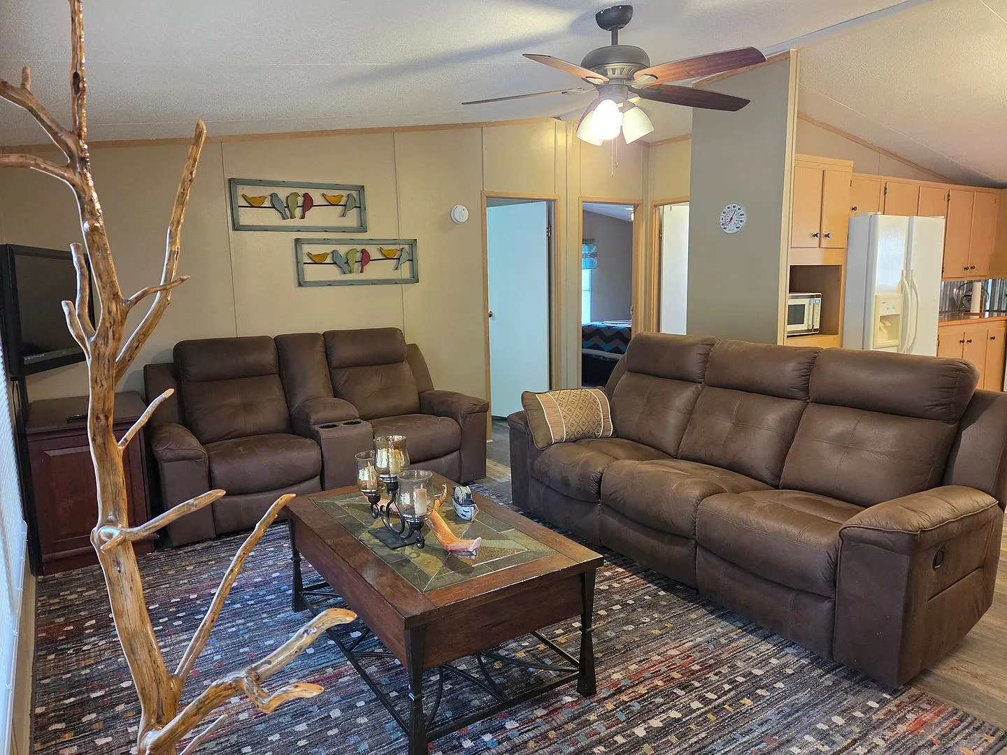 Move In Special!! Furnished Three Bedroom Single Level Home — Photo 3
