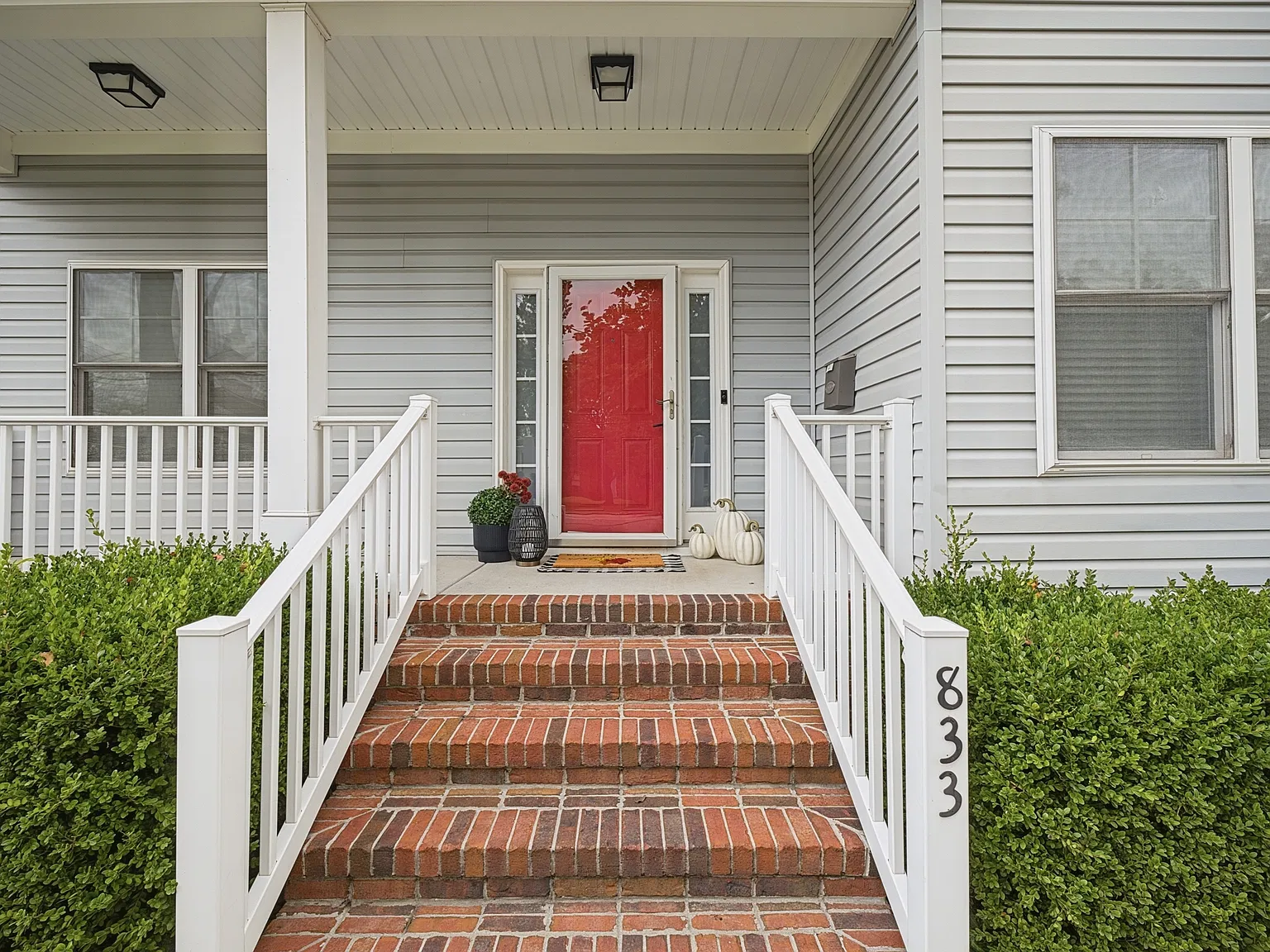 4 bed, 2.5 bath, 2300 sqft, $2,800 — Photo 1