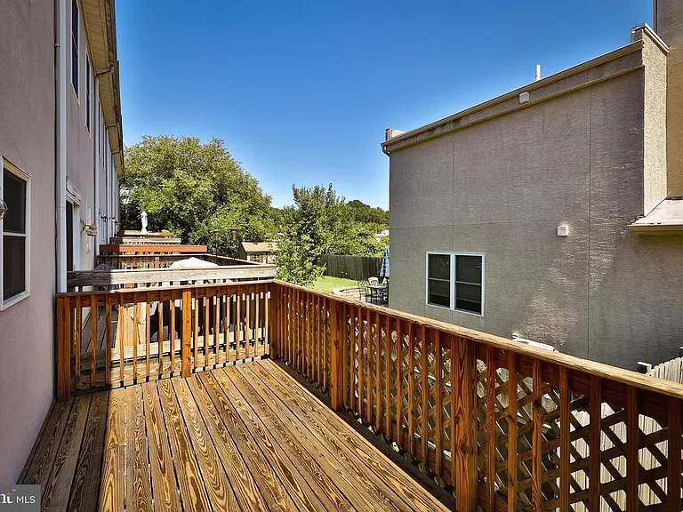 406 Leverington Ave #F — Photo 3