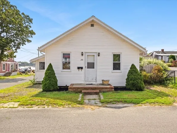 20 Pinehurst Dr, Wareham, MA 02571