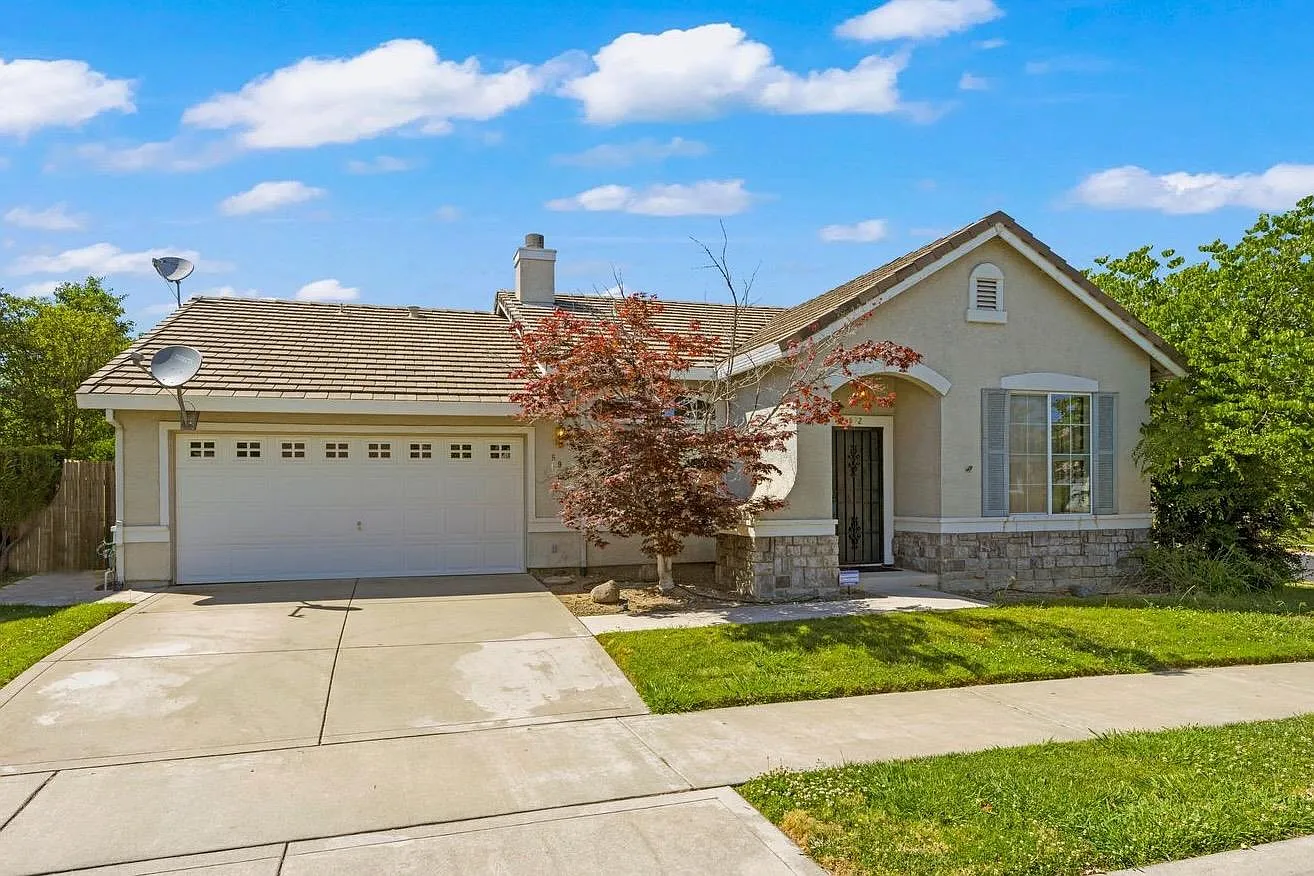592 Crestfield Cir photo 1