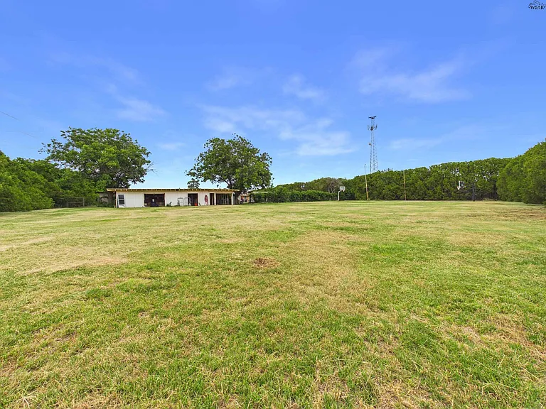5501 Seymour Hwy — Photo 38