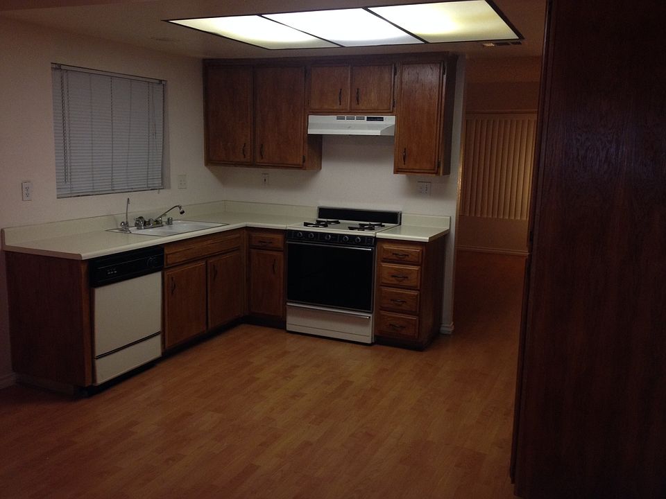 2nd image of 14761 Cambria St