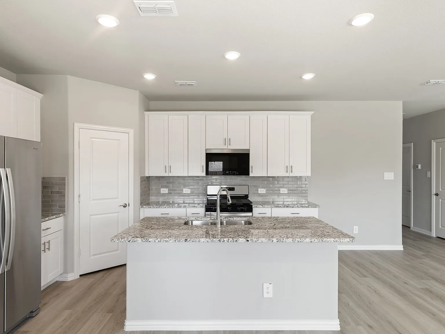 3 bed, 1948 sqft, $2,500 — Photo 2