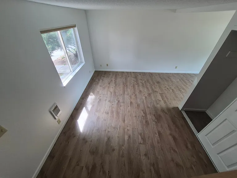 724 NW 4th St — Photo 2