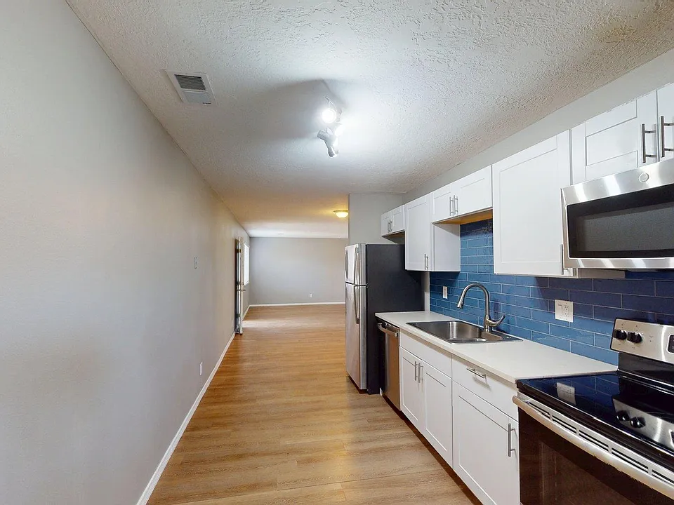 Completely Remodeled 2 Bed 2 Bath Apartment on Conchas Park