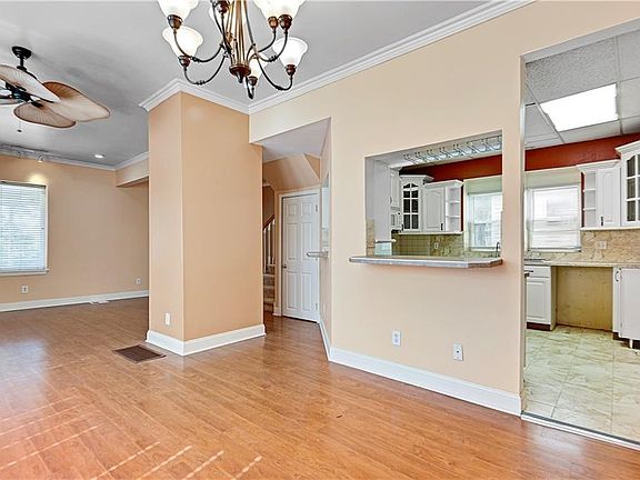 5th image of 2739 Garfield Ave