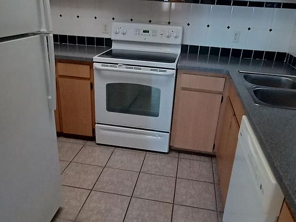 4th image of 458 Fairways Cir APT C102