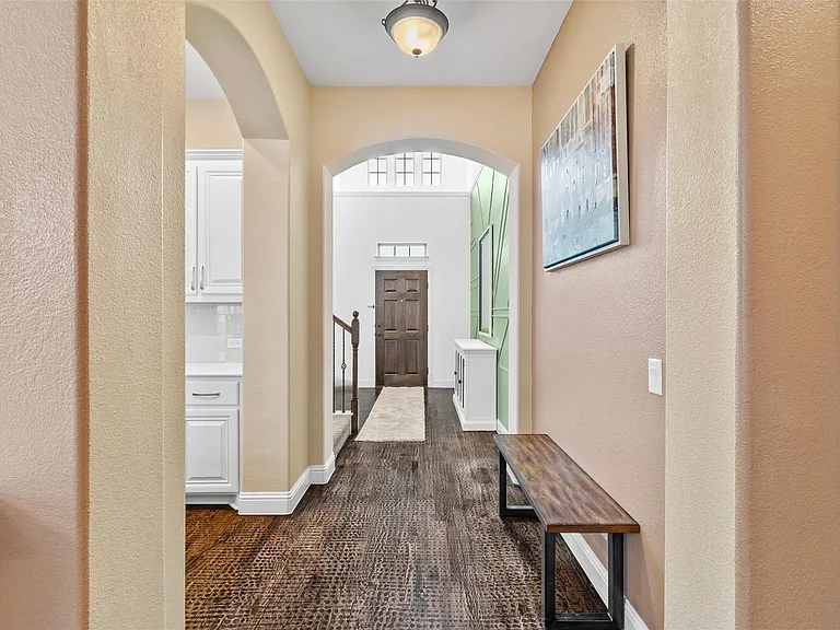 2116 Victoria Ln — Photo 4